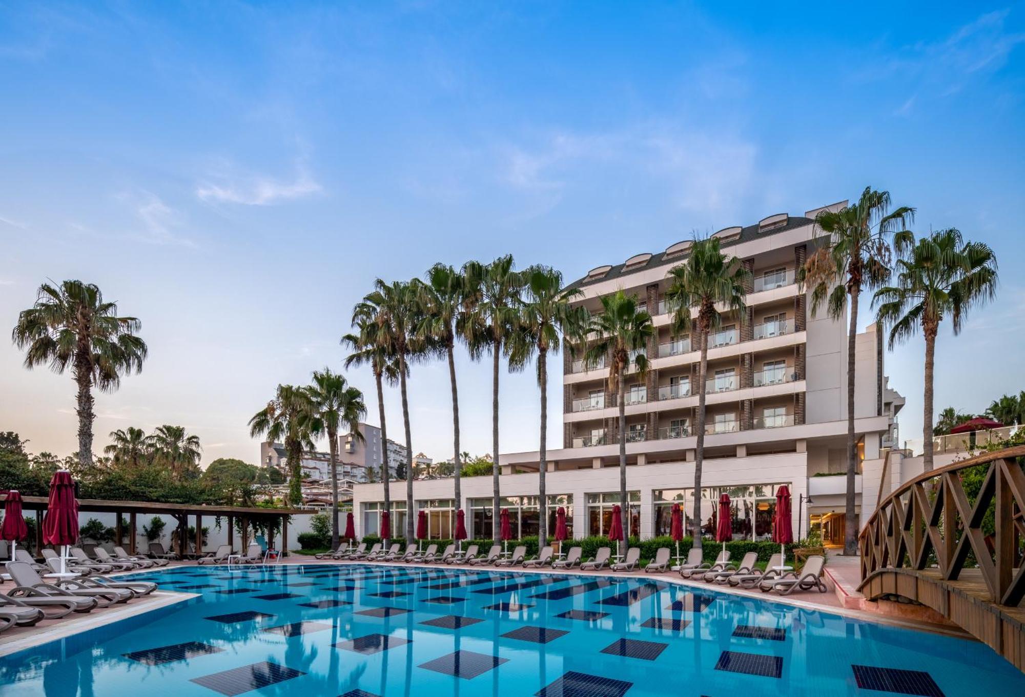 Trendy Palm Beach Adults Only Side Exterior photo
