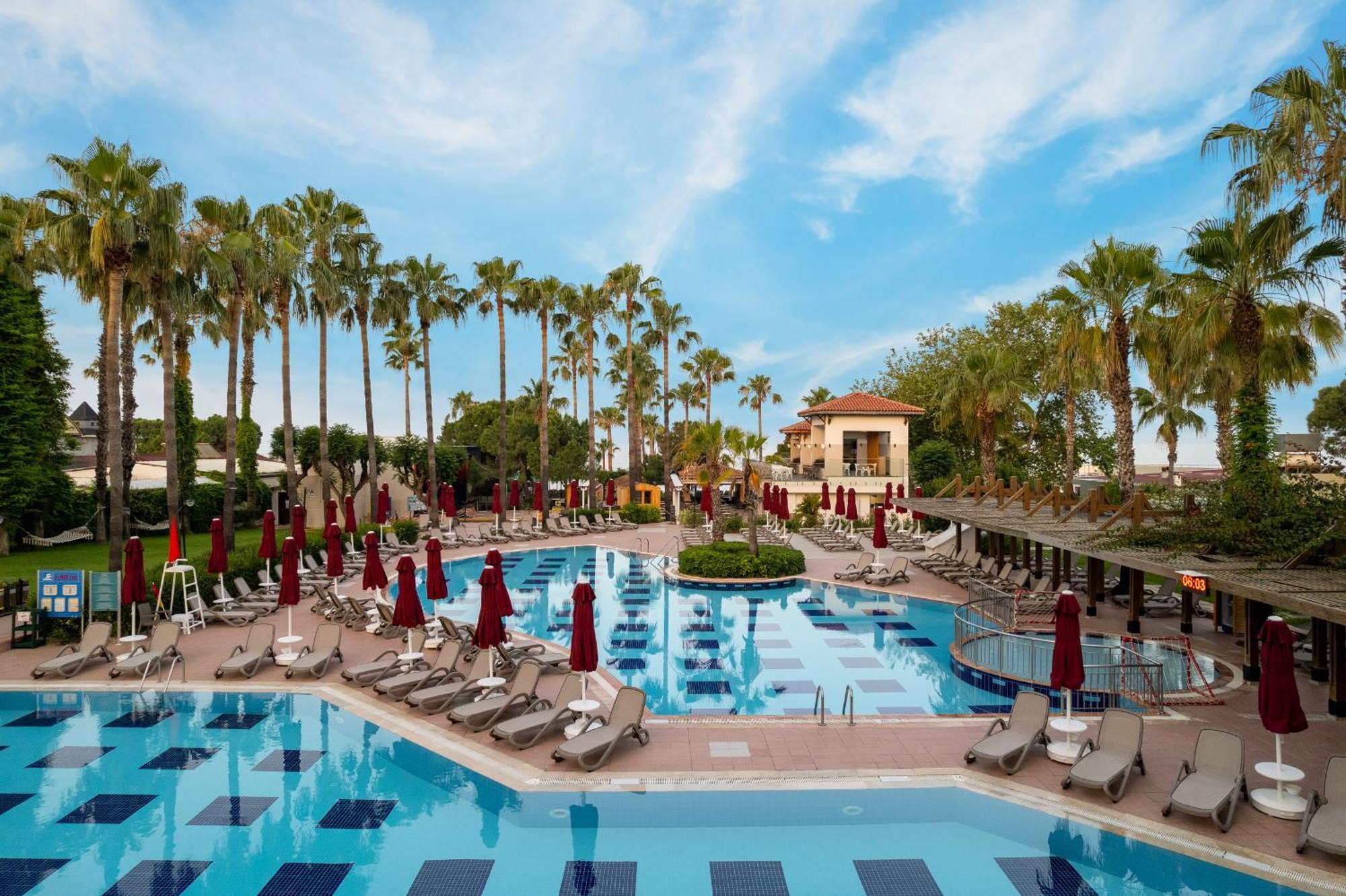 Trendy Palm Beach Adults Only Side Exterior photo