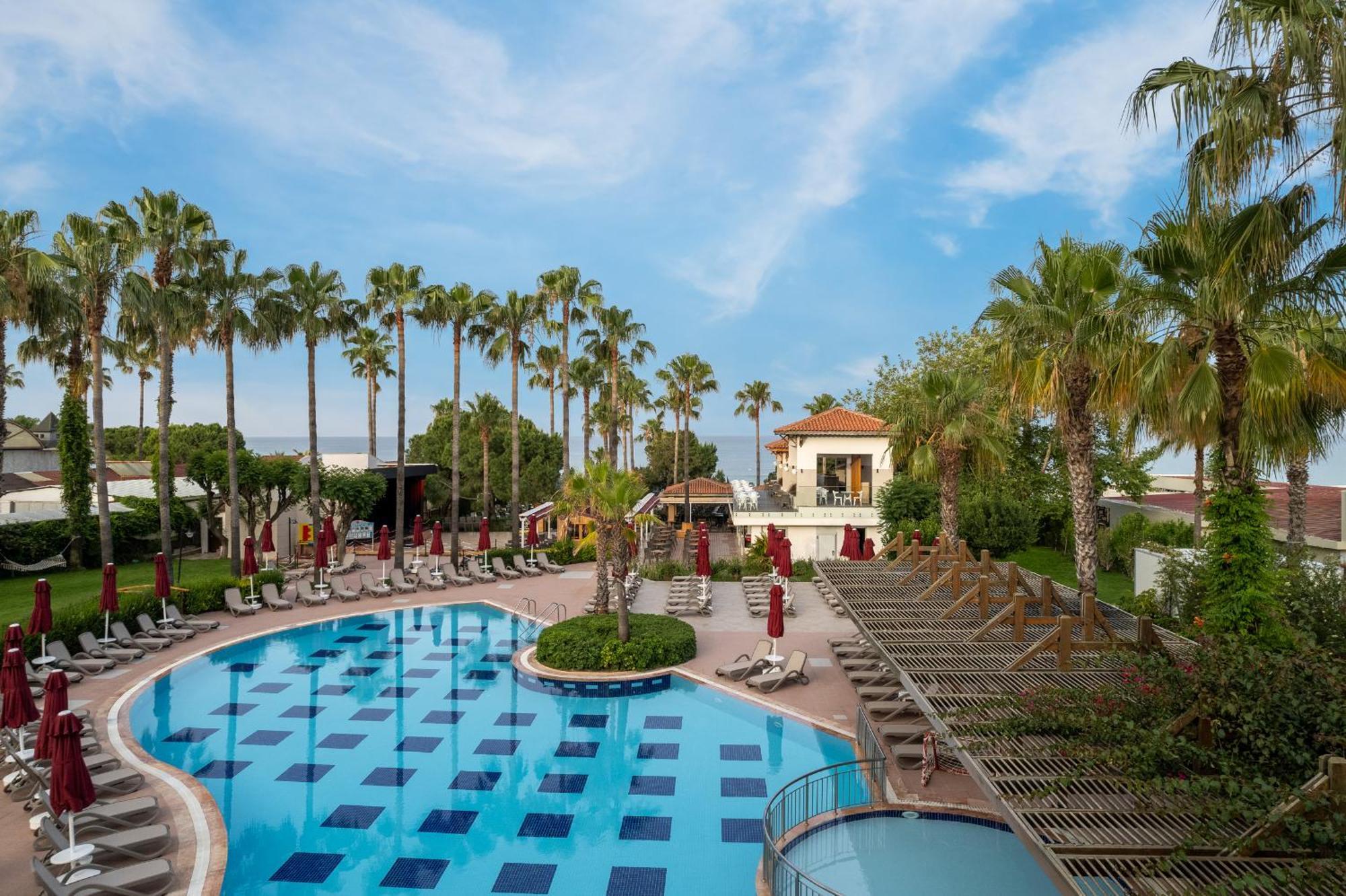 Trendy Palm Beach Adults Only Hotel Side Exterior photo