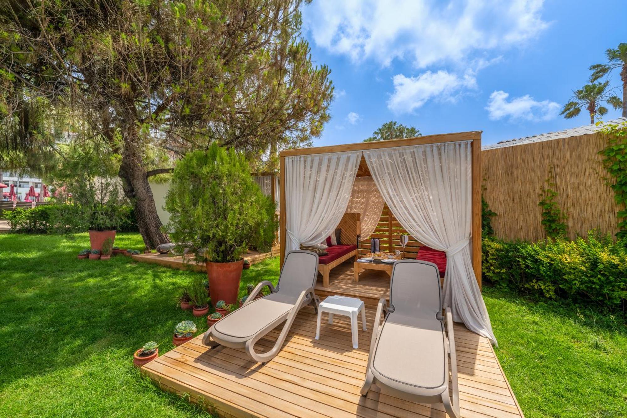 Trendy Palm Beach Adults Only Side Exterior photo