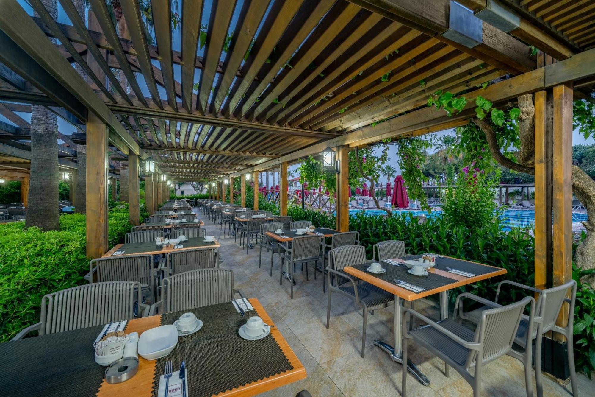 Trendy Palm Beach Adults Only Side Exterior photo