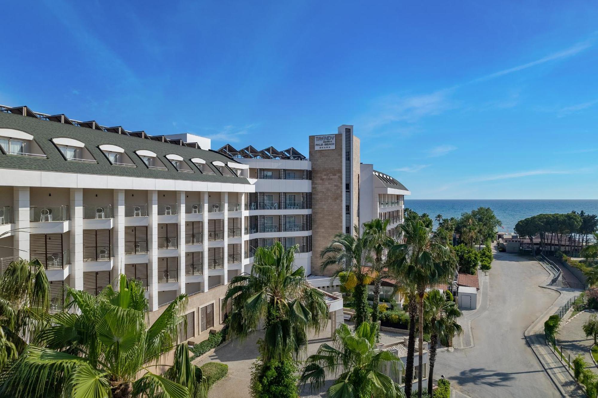 Trendy Palm Beach Adults Only Hotel Side Exterior photo