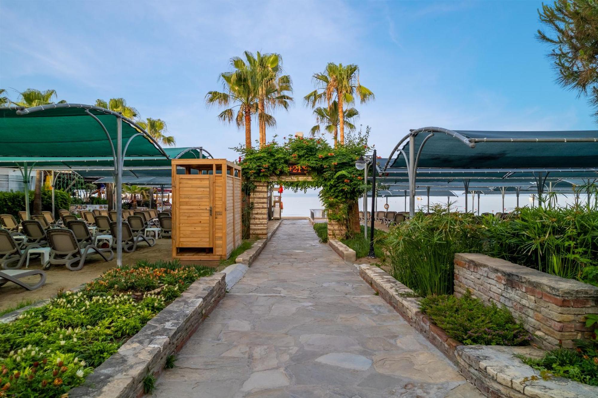 Trendy Palm Beach Adults Only Side Exterior photo